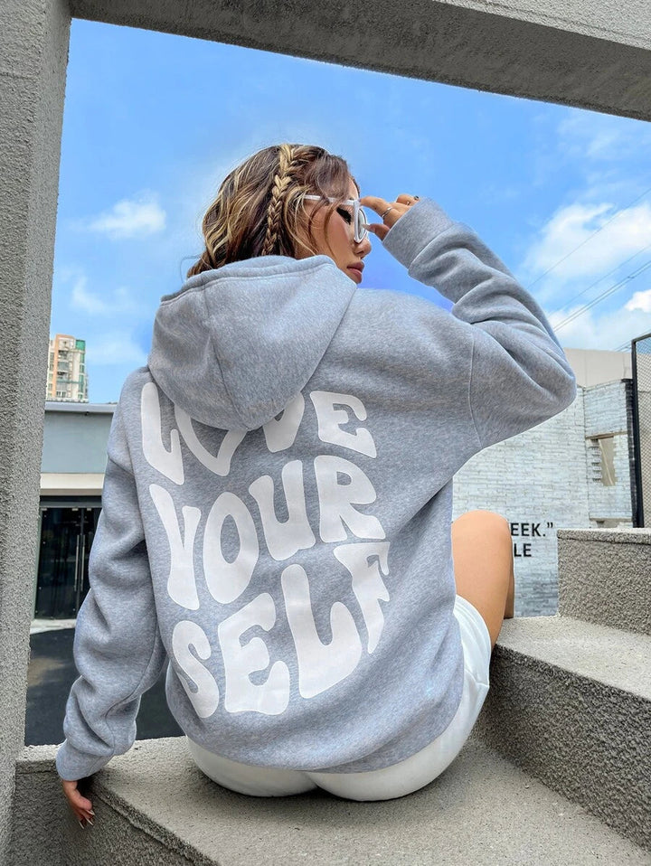Chic und Stil | Streetwear Winter Statement Hoodie for Women