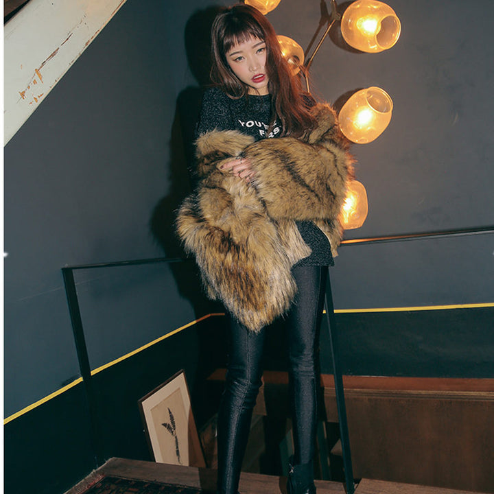 Ladies Glamorous Cropped Fur Jacket with Voluminous Sleeves Lune London