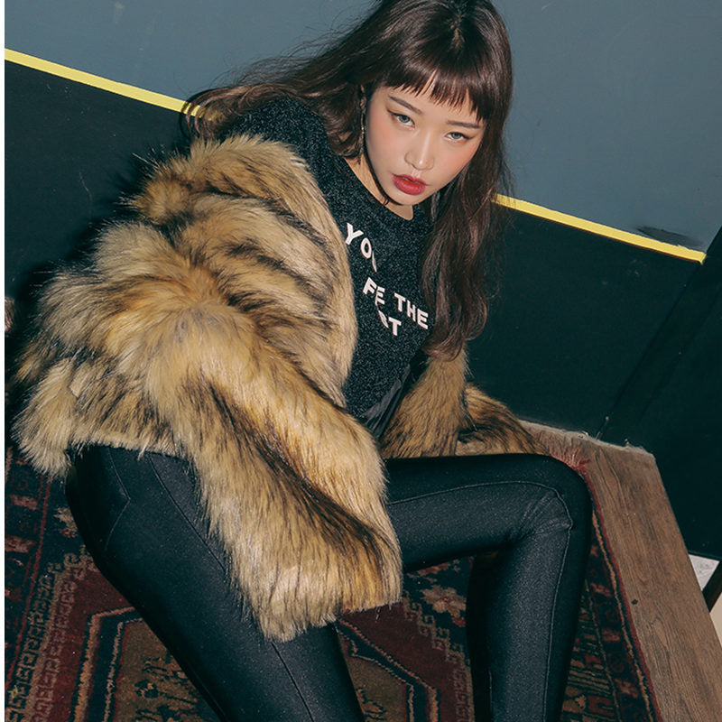 Ladies Glamorous Cropped Fur Jacket with Voluminous Sleeves Lune London