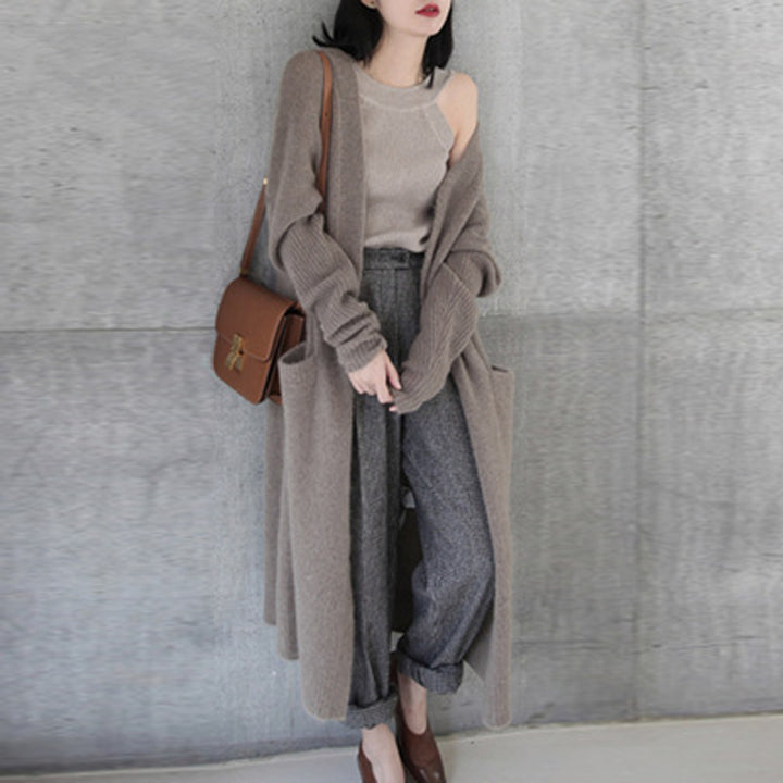 Cardigan long pour femmes en tricot avec design de poche pratique et matériau doux Chic & Stil