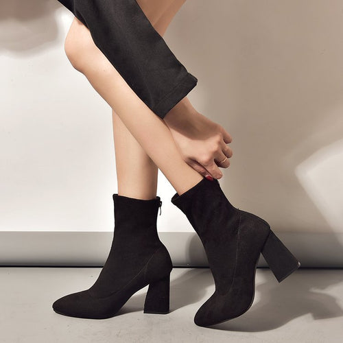 Elegant women's boots with a comfortable block heel Lune London