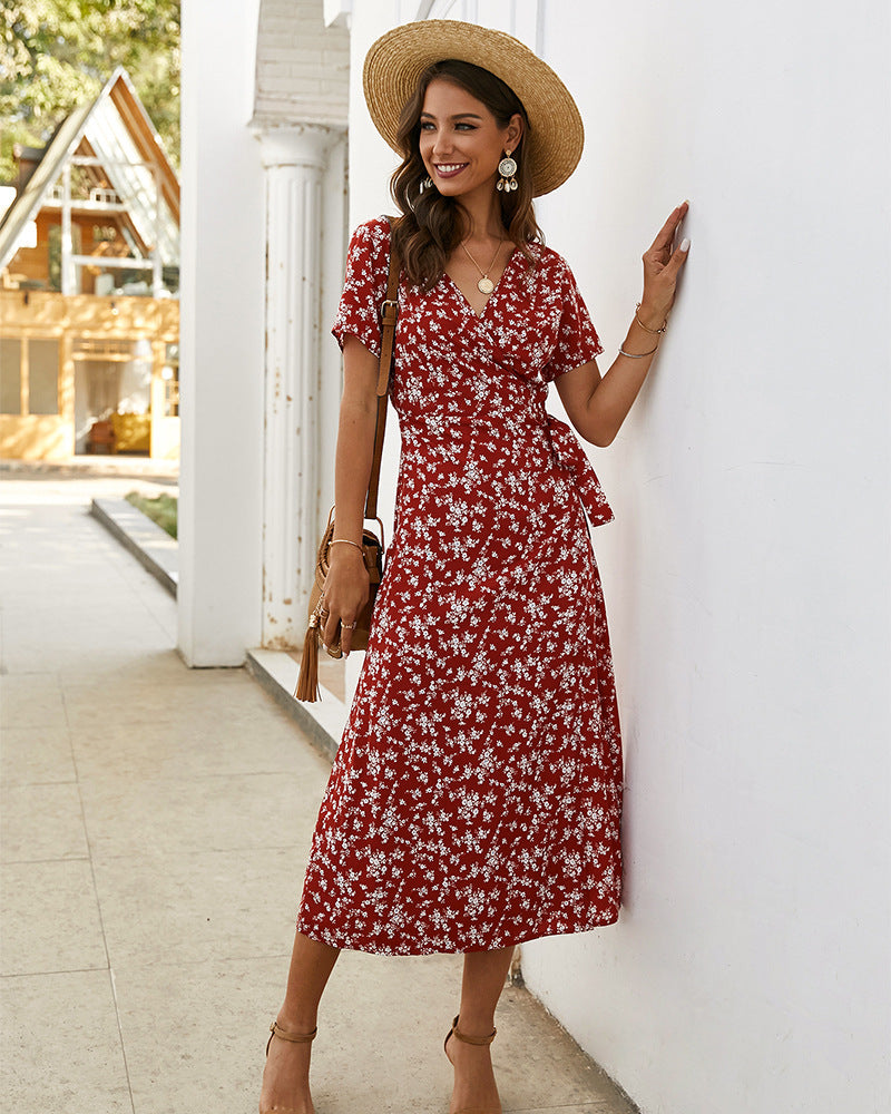 Robe Maxi Femme avec Design Floral en Enveloppement et Fermeture Élégante au Niveau de la Poitrine Chic & Stil