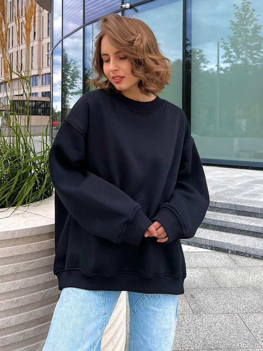 Chic Und Stil | Women's Oversized Sweatshirt In Solid Color Design