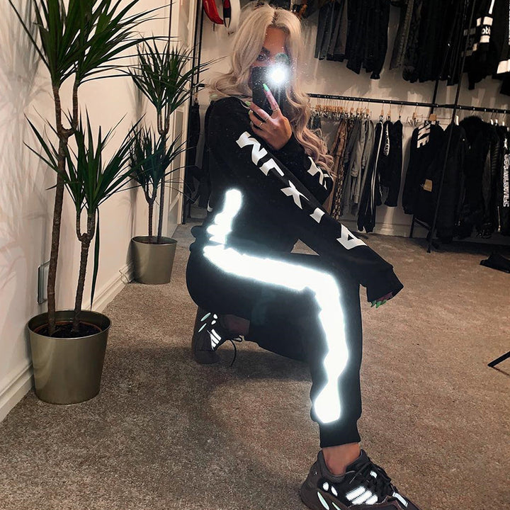 Women's sports outfit with reflective accents Lune London