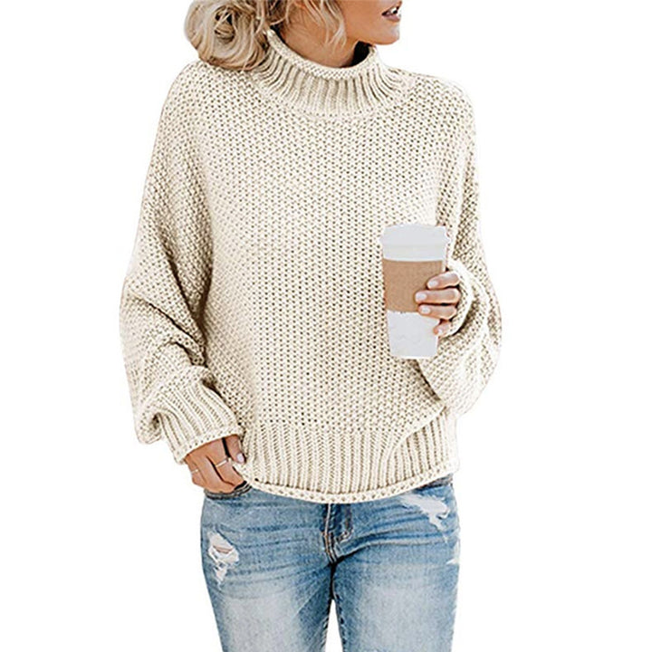 Knitted sweater for women with high collar and loose fit Chic und Stil