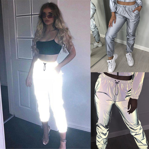 Light sports pants for women with elastic waist and practical side pockets Lune London