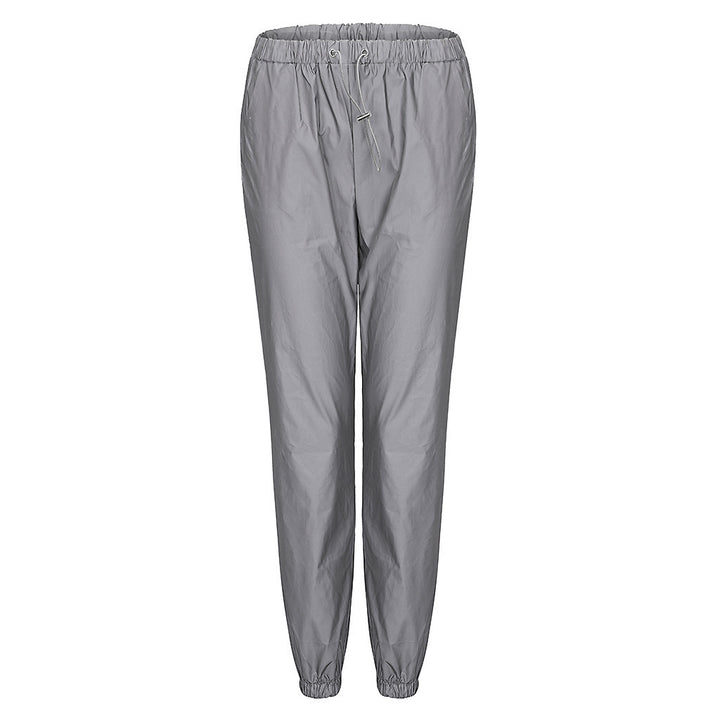 Light sports pants for women with elastic waist and practical side pockets Lune London