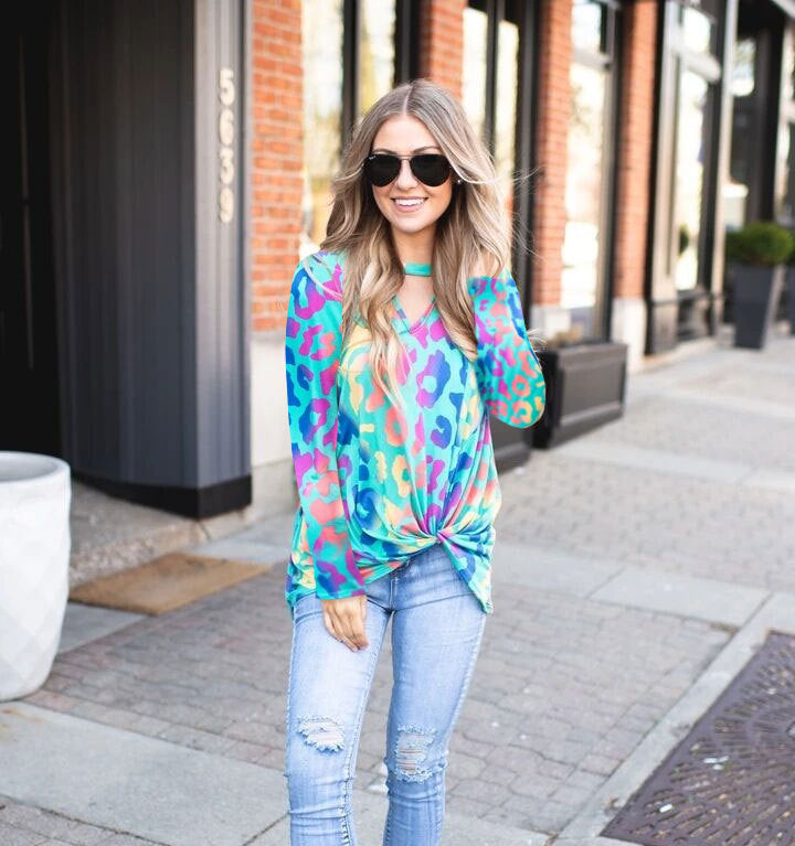 Women casual top with a trendy V neck twist Lune London