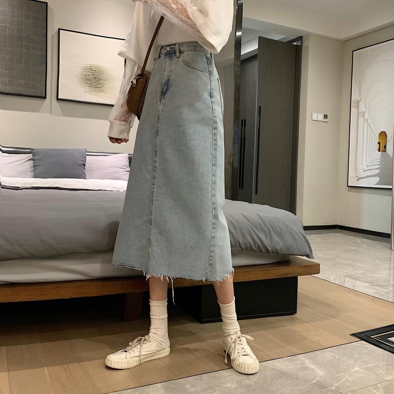 Jupe midi en denim décontractée pour femmes avec ourlet effiloché