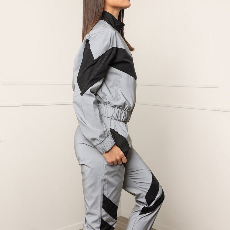 Ladies sports tracksuit with contrasting color accents and a sporty cut Lune London
