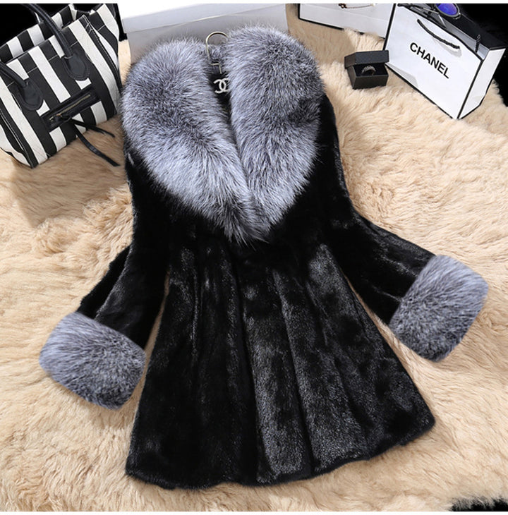 Ladies elegant faux fur coat with luxurious collar Lune London