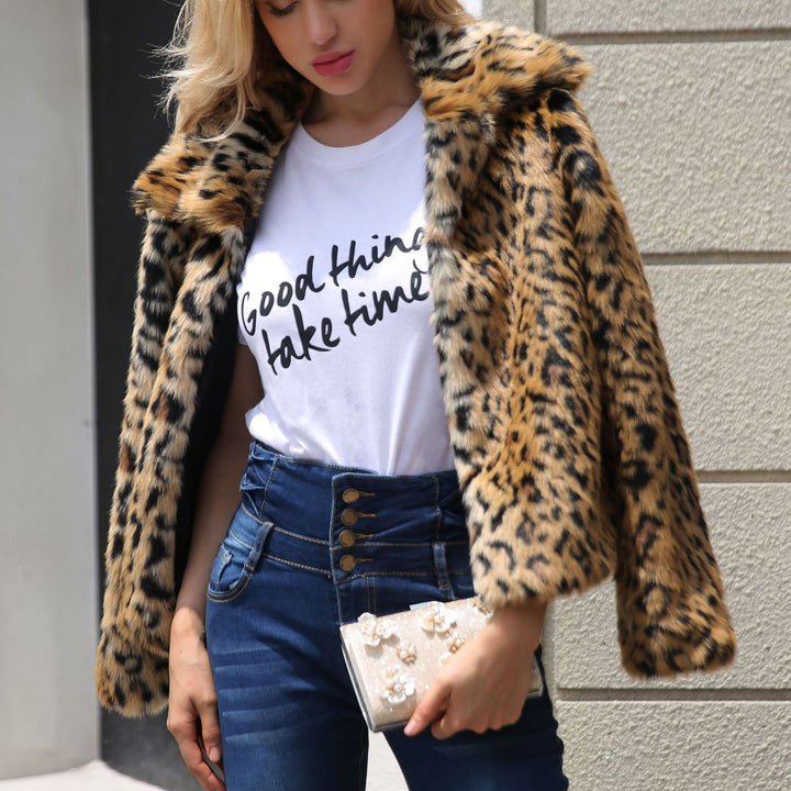Faux fur jacket for women with elegant leopard print and trendy cut Lune London