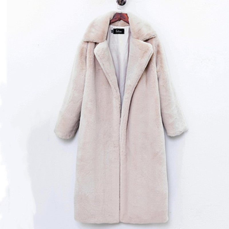 Ladies Elegant and Voluminous Faux Fur Coat with Wide Collar Lune London