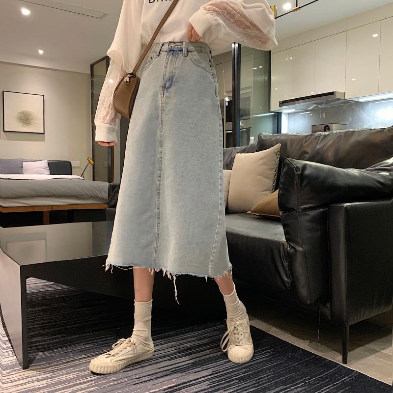 Jupe midi en denim décontractée pour femmes avec ourlet effiloché