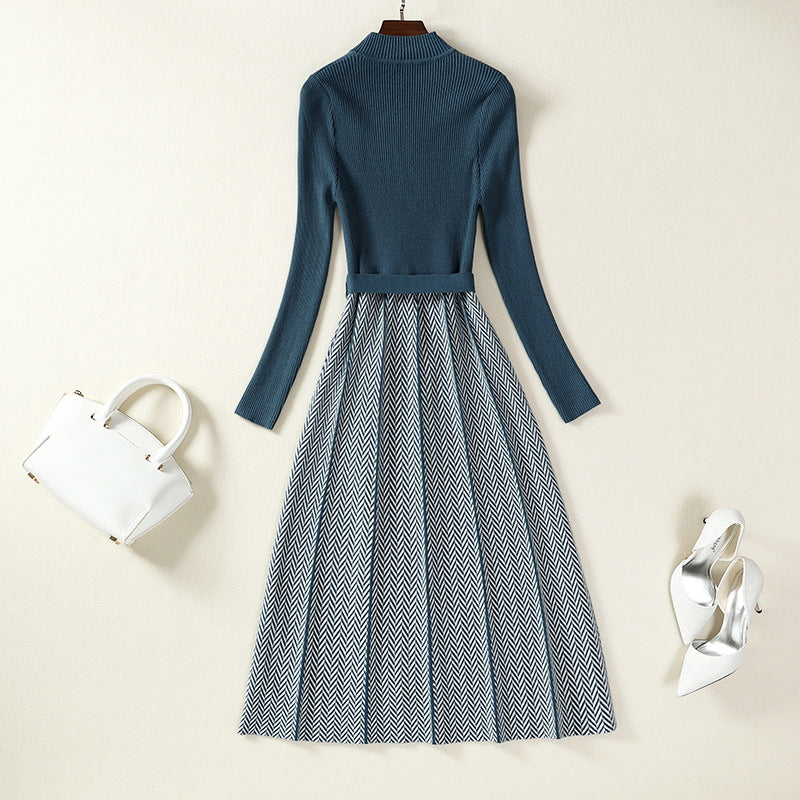Robe en tricot pour femmes avec un haut texturé et une jupe fluide Chic & Stil