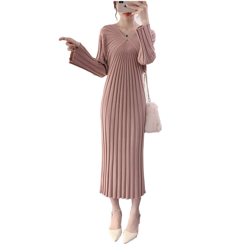 Robe tricotée pour femmes avec des plis et un élégant col en V Chic & Stil