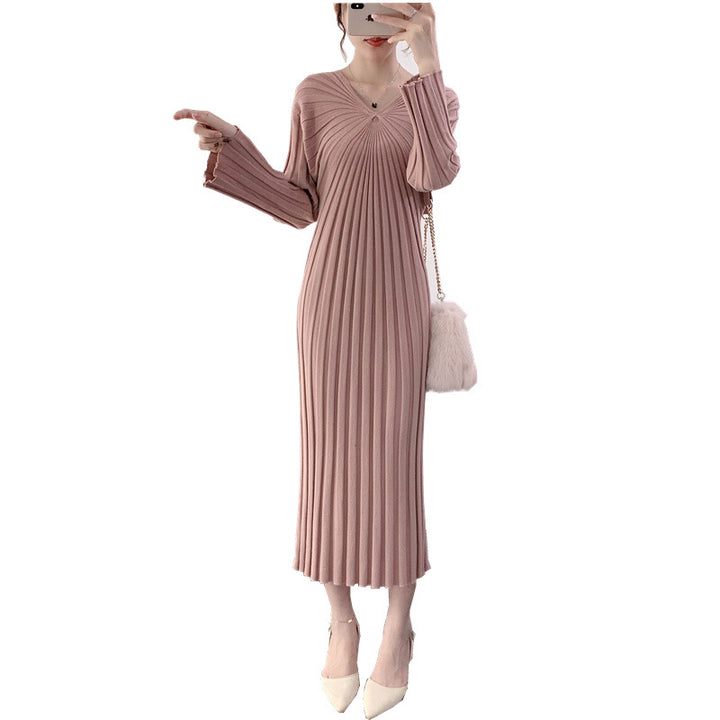 Robe tricotée pour femmes avec des plis et un élégant col en V Chic & Stil