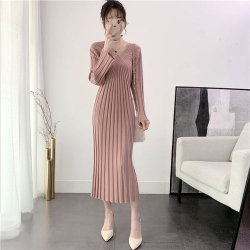Robe longue en tricot pour femmes avec des plis élégants et un col en V Chic & Stil