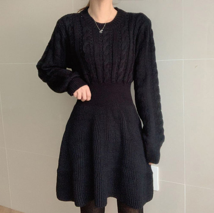 Robe tricotée pour femmes avec un motif de câble moderne et une coupe ajustée Chic & Stil