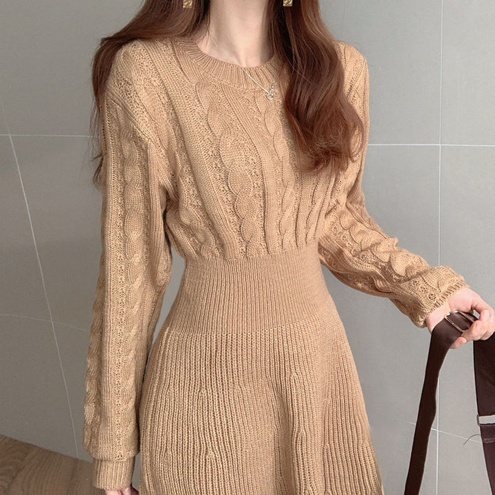 Robe tricotée pour femmes avec un motif de câble moderne et une coupe ajustée Chic & Stil
