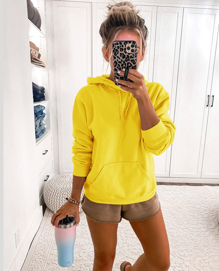 Hoodie de loisirs pour femmes avec une poche kangourou pratique et un tissu doux Chic & Stil