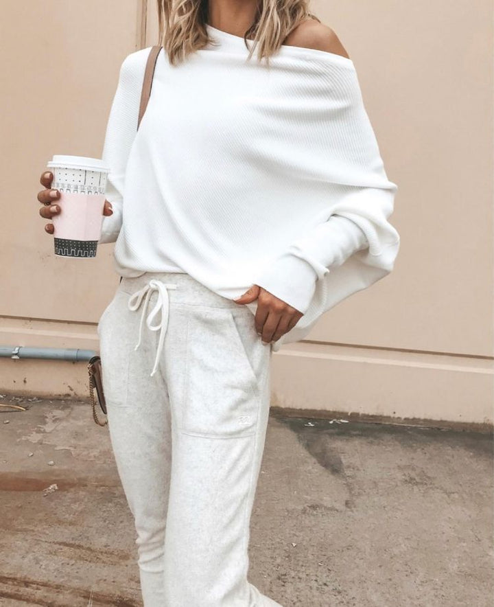 Sweatshirt oversized pour femmes avec encolure asymétrique et coupe décontractée Chic & Stil