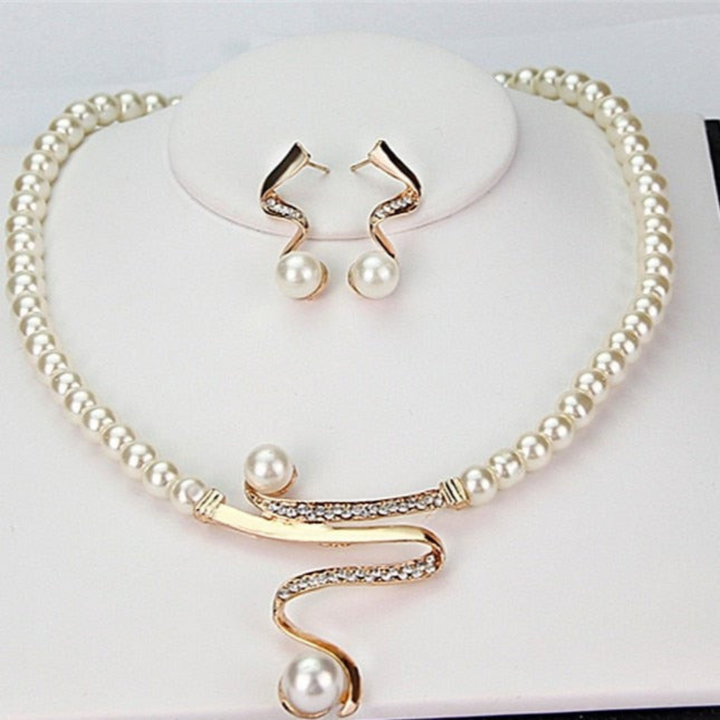 Lune London | Natürliche Perlenkette + Ohrring Satz Gold