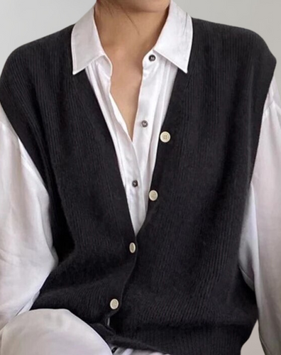 Lune London | Casual knitted vest with button placket