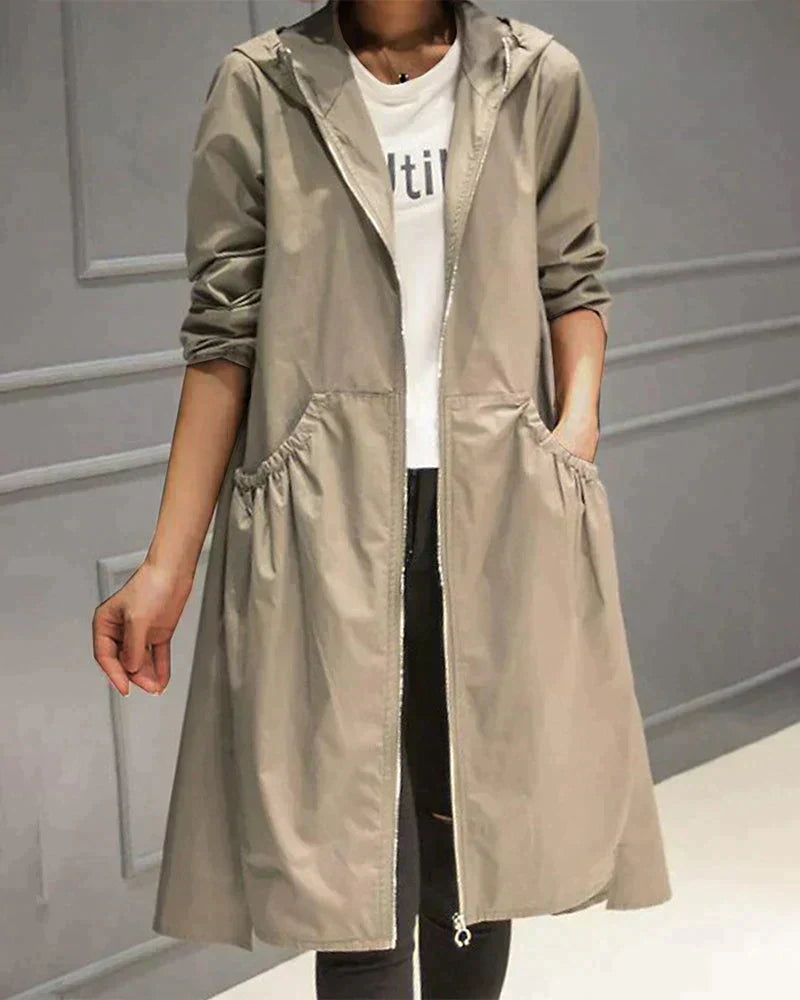 Lune London | Chic shoulder-length raincoat for women