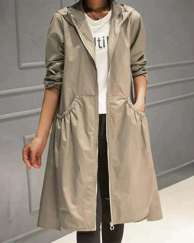 Lune London | Chic shoulder-length raincoat for women