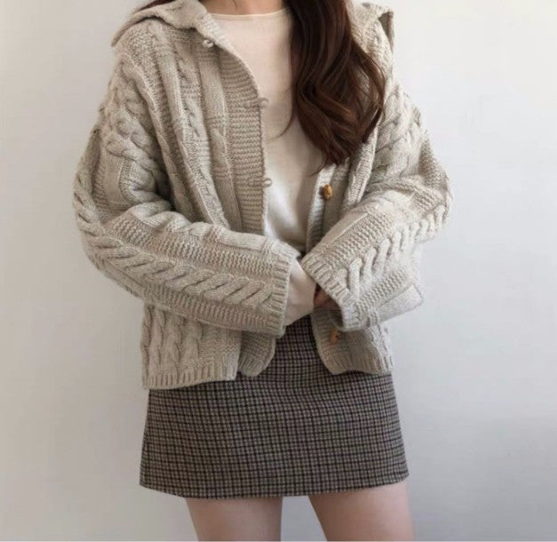 Women's cardigan with voluminous sleeves and a detailed cable pattern Lune London