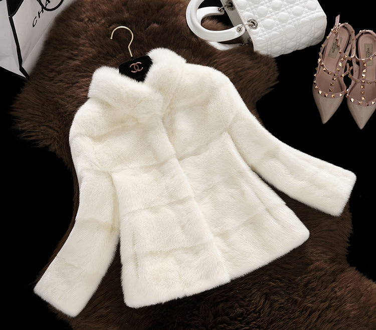 Women's faux fur jacket with a modern cut and high collar Lune London