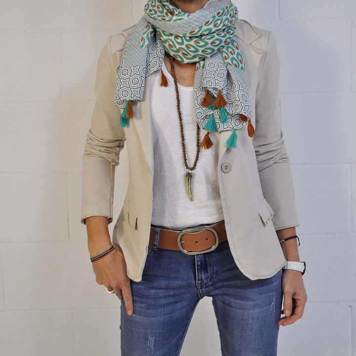 Women Elegant Blazer with Structured Details and Slim-Fit Cut Lune London