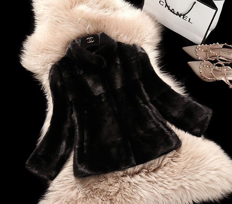 Women's faux fur jacket with a modern cut and high collar Lune London