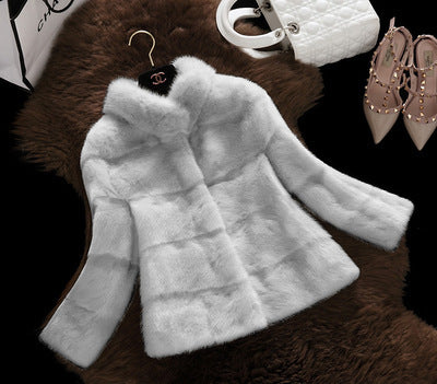 Women's faux fur jacket with a modern cut and high collar Lune London
