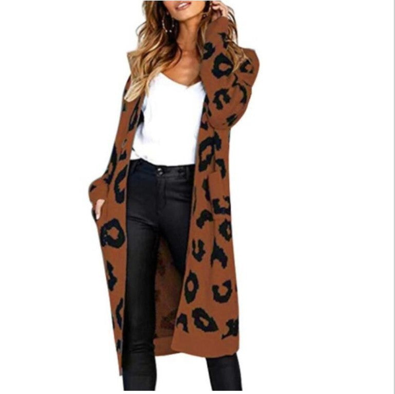 Long knitted jacket for ladies with a trendy leopard pattern Lune London
