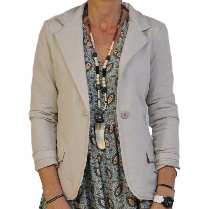 Women Elegant Blazer with Structured Details and Slim-Fit Cut Lune London