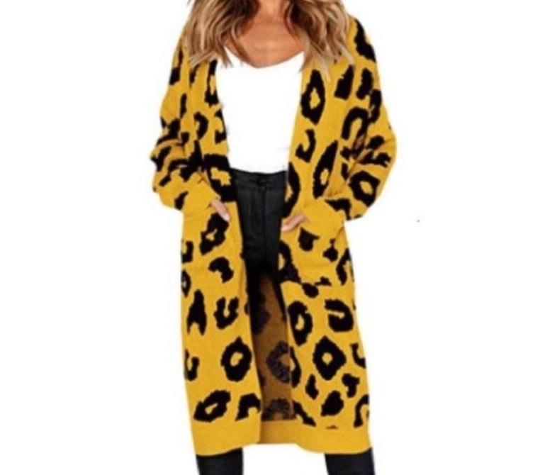 Long knitted jacket for ladies with a trendy leopard pattern Lune London