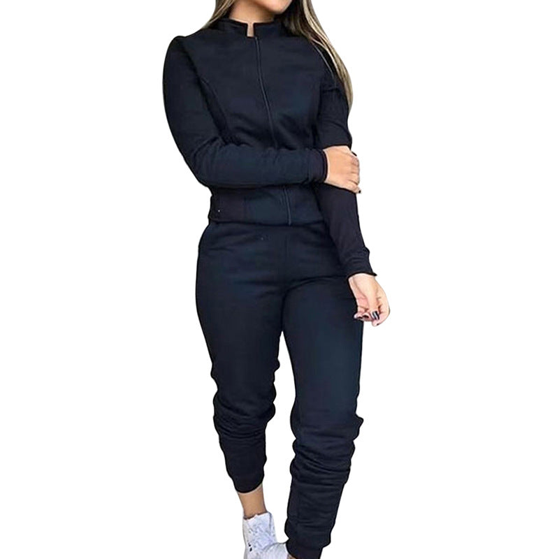 Sport leisure outfit for women with a fitted cut and practical pockets Lune London