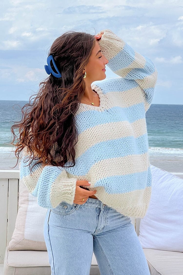 Chic und Stil | Cozy off-the-shoulder striped knit sweater for autumn layers