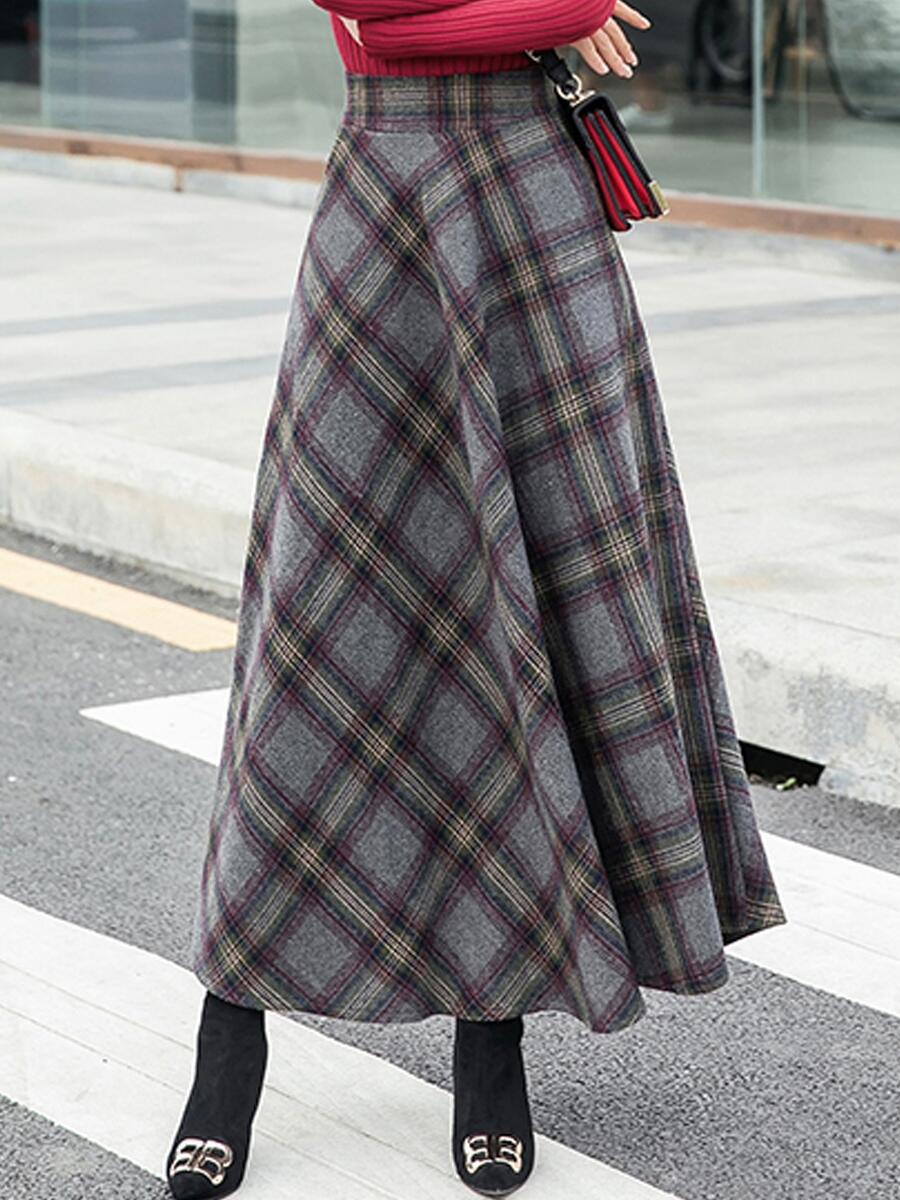 Elegant checkered skirt for women in high-quality wool blend with high waist Lune London