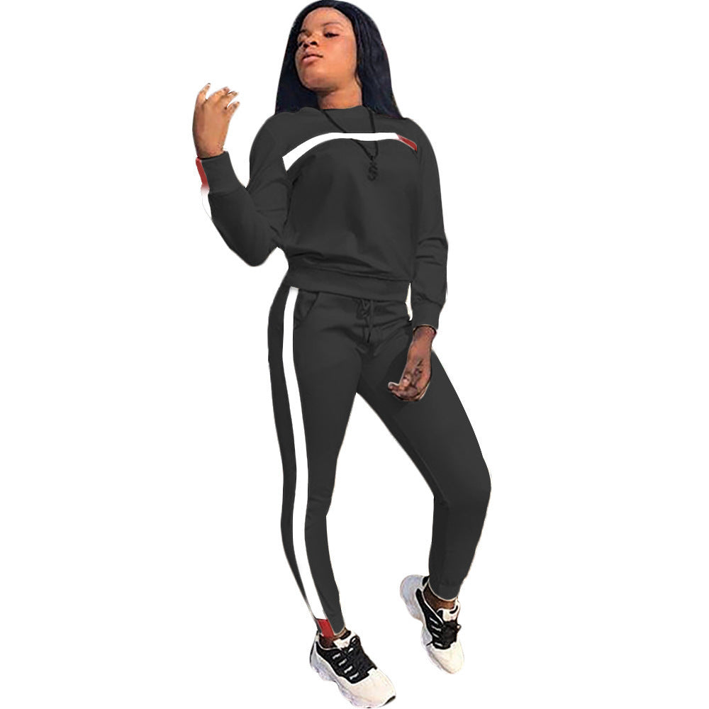 Sport leisure outfit for women with breathable material and elastic waistband Lune London
