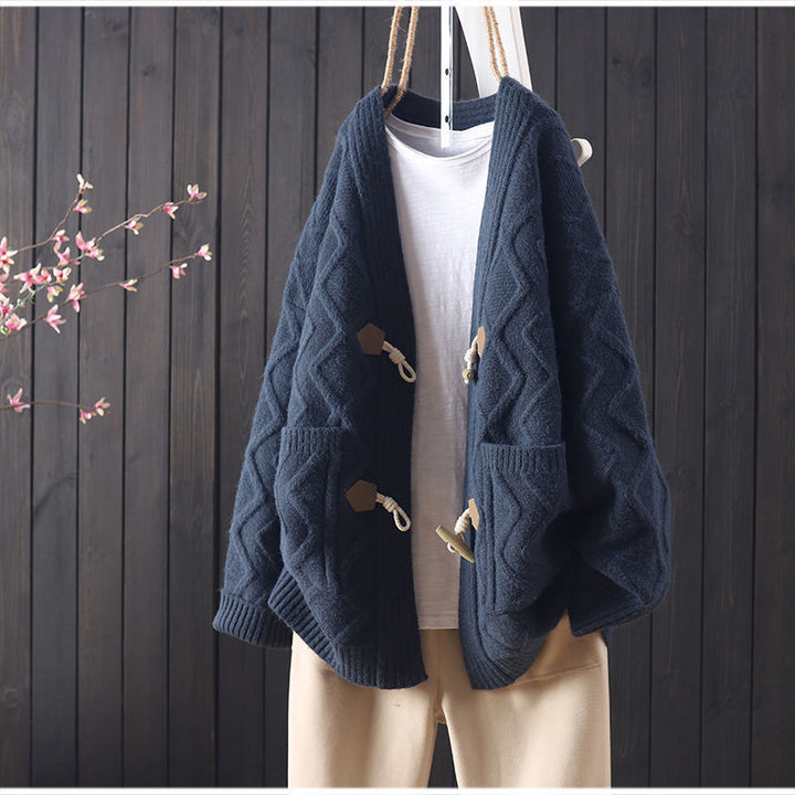 Cardigan en tricot épais pour femme avec une structure de tricot en câble unique et des détails de boutons à la mode Chic & Stil