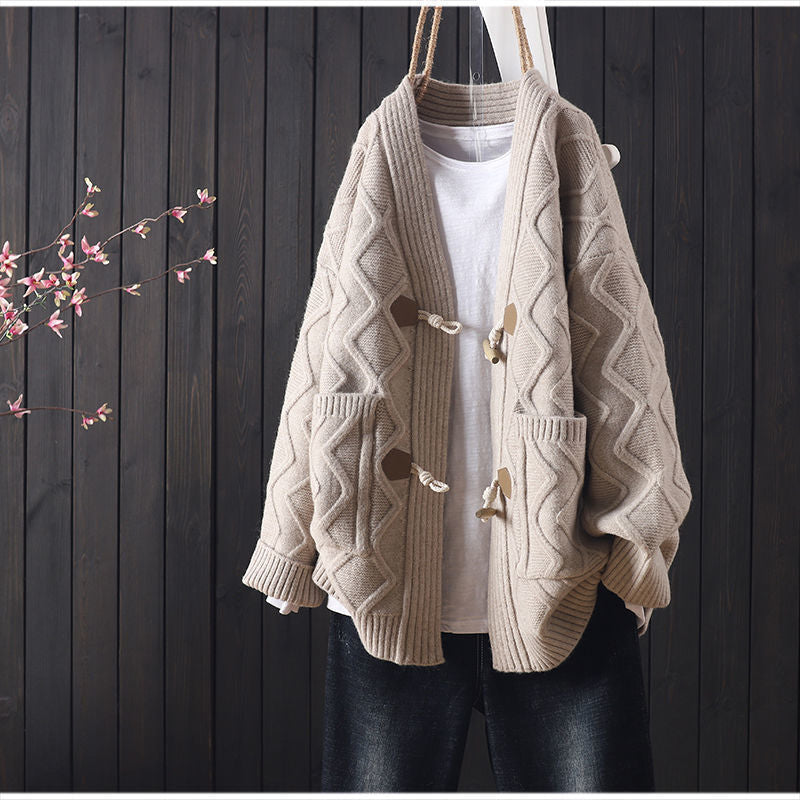 Cardigan en tricot épais pour femme avec une structure de tricot en câble unique et des détails de boutons à la mode Chic & Stil
