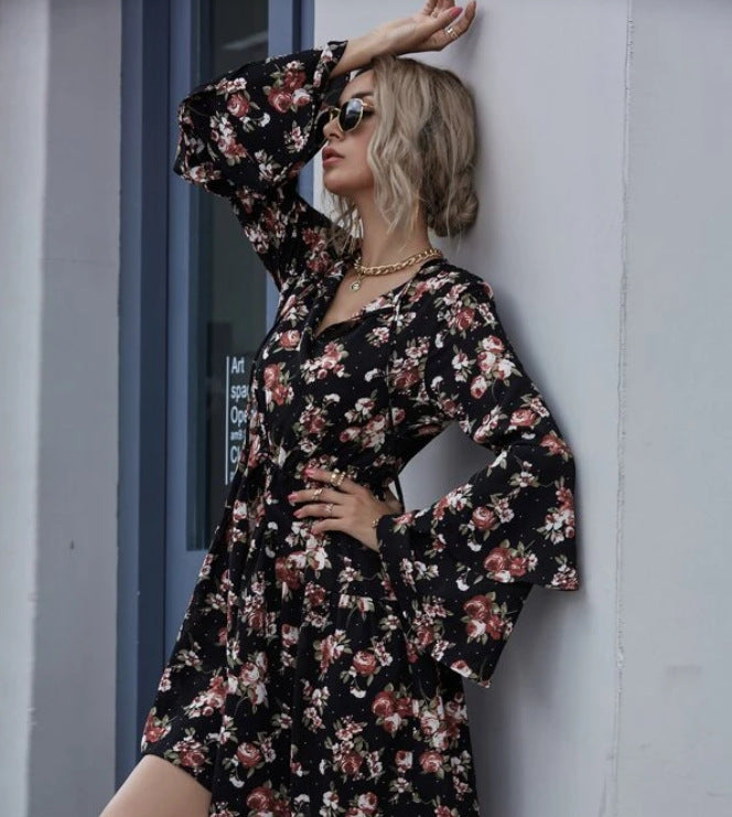 Robe midi femme avec des manches évasées larges et des motifs floraux Chic & Stil