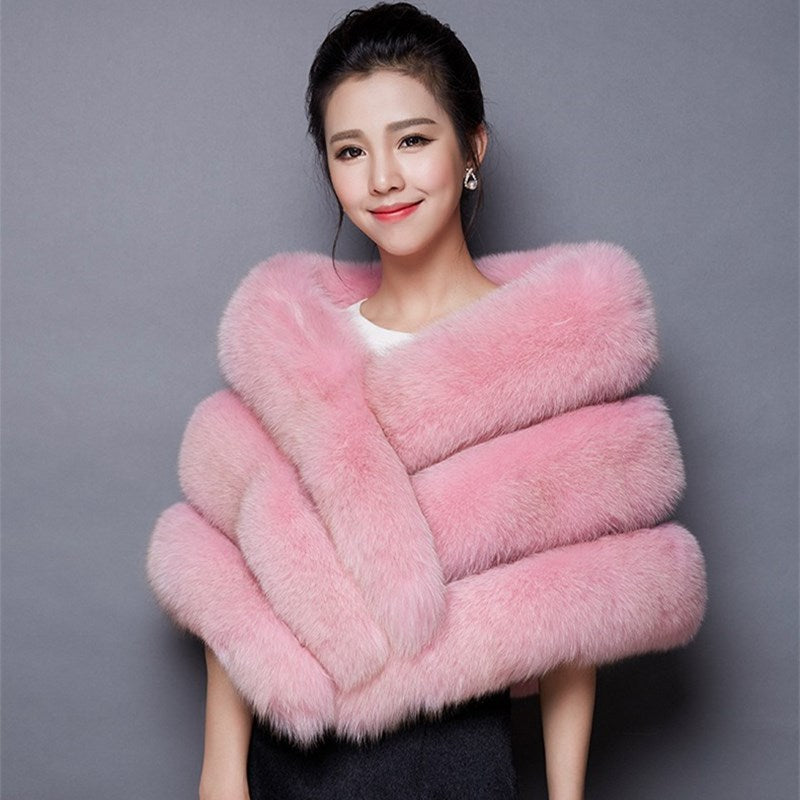 Ladies Elegant Faux Fur Scarf with Voluminous Chic Cut and Style