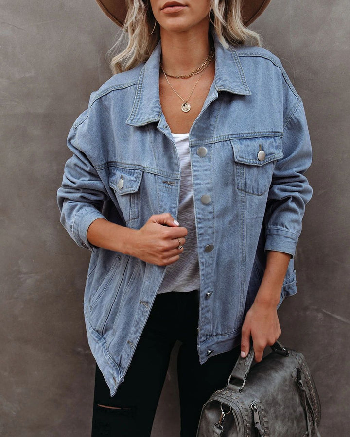 Veste en jean décontractée pour femmes au design oversize avec poches poitrine Chic & Stil