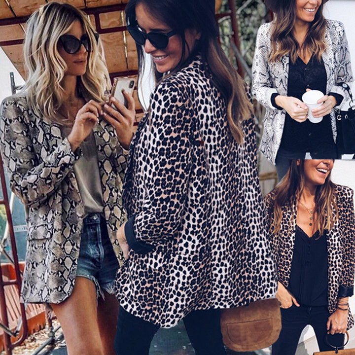 Women's blazer with stylish snake pattern and elegant cut