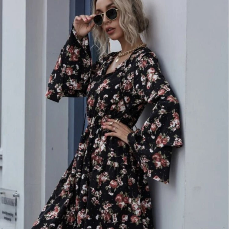 Robe midi femme avec des manches évasées larges et des motifs floraux Chic & Stil
