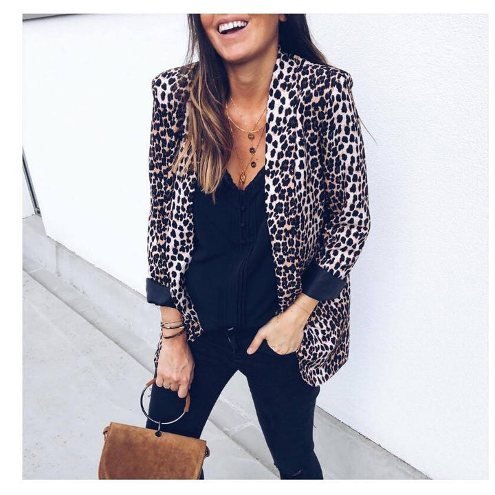 Women's blazer with stylish snake pattern and elegant cut